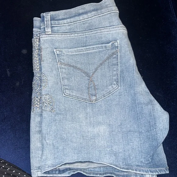 Calvin Klein Shorts - Picture 4 of 6